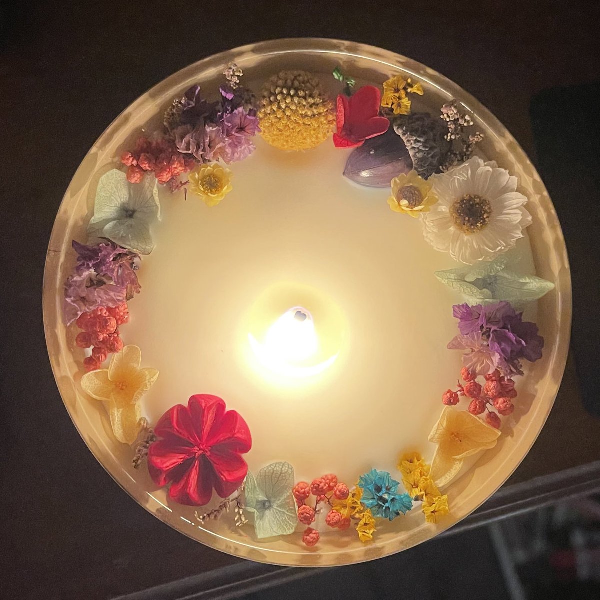 itsprawn's tweet photo. okie dis candle my bf got me is absolutely adorable 🍯 https://t.co/K5MfivB37d