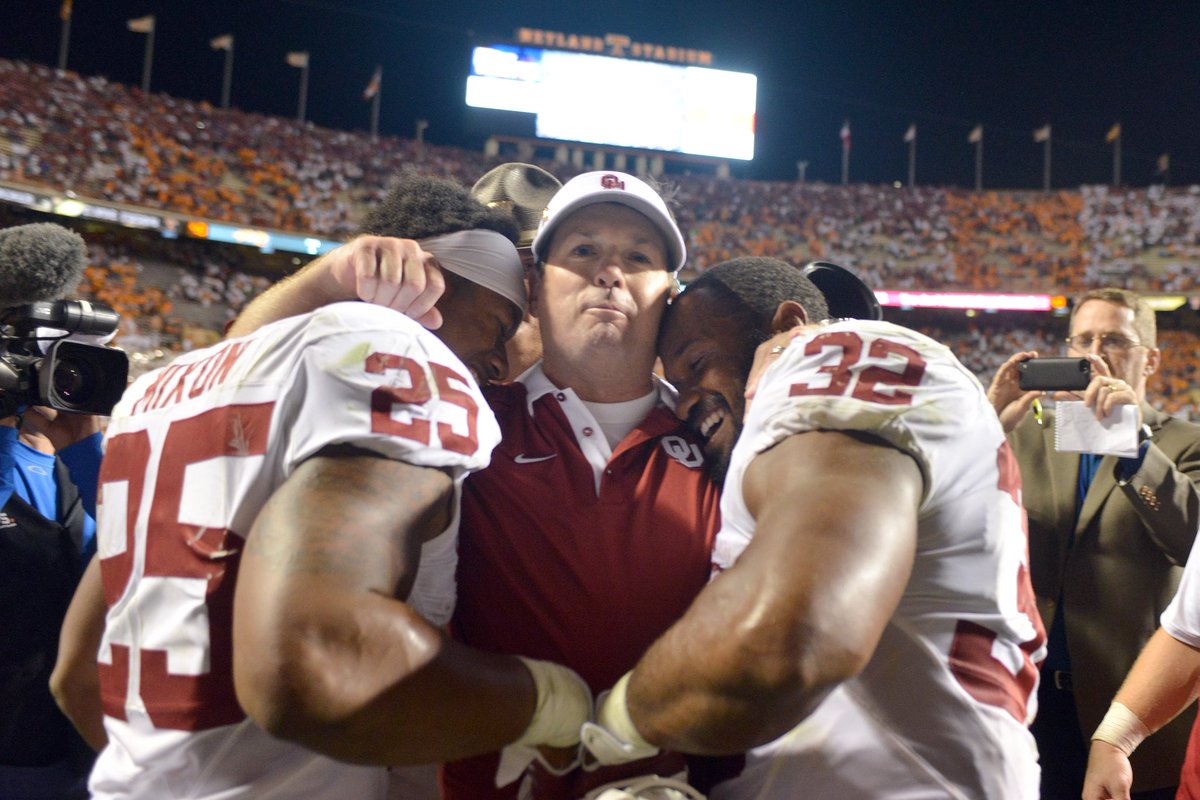 BoomerShupe99's tweet photo. Not many men answer the call when absolutely needed. Today we need to give him one last ride on the shoulders of victory. Today… We need to Play Like Champions! #SoonerNation #BoomerSooner @CoachBobStoops @OU_Football #ForBob https://t.co/yv4aQcB9Di