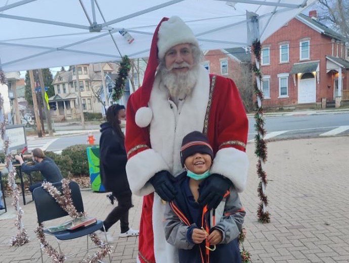 MalachiCenter's tweet photo. We celebrate your generosity this season for everything you have done for the families in our community, children in our After-School programming, and the homeless and unhoused populations of Cleveland who have been affected significantly by the pandemic and poverty in 2021. https://t.co/fDtzqNzhmr