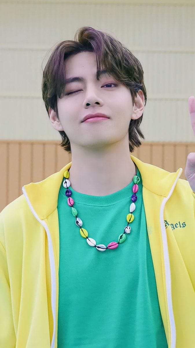 BoseHalder's tweet photo. @BTS_twt Happy Birthday V....be happy forever...💜💜💜💜💜 https://t.co/gdvmV7xGbX
