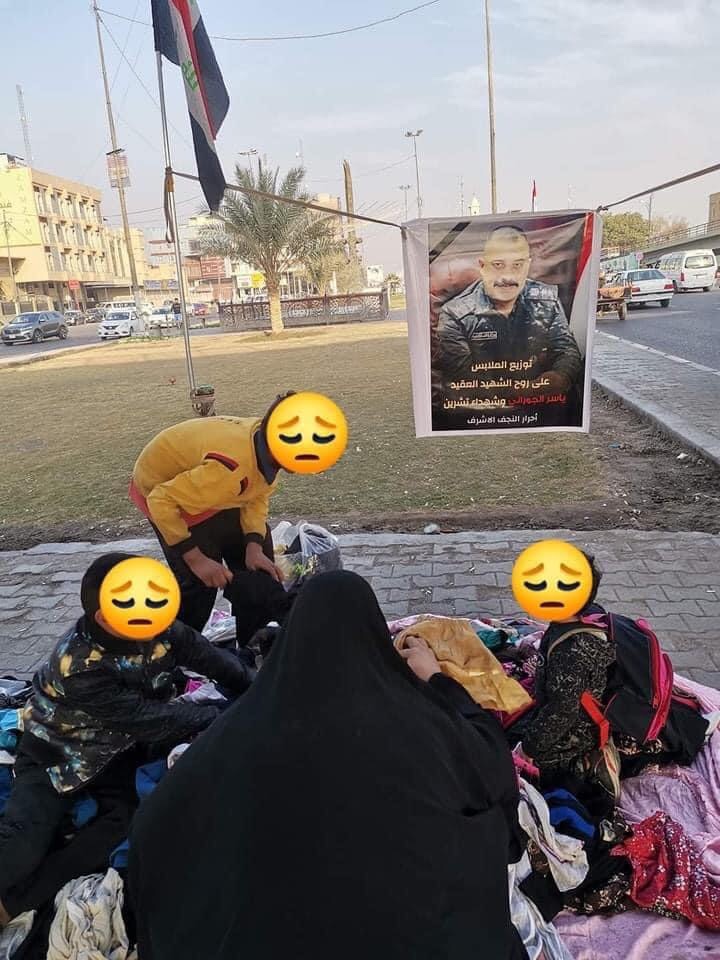 mortada_mr's tweet photo. صور يجتمع فيها ثلاث 
العلم 
و
الشهيد 
و
العائلة   💔
مابين (وطن مسروق وشهيد مغدور وعائلة منكوبة )
صورة يتجسد فيها اكثر من وصف ومعاني 🥺
الحمدلله الذي وفقنا لتبرع 
بملابس مجانية في بازار أقيم في ساحة 
ثورة العشرين في محافظة النجف 
اهداء ثوابه لشهداء ثورة تشرين
#نريد_وطن
#نريد_نعيش https://t.co/UuKobQ0WlF