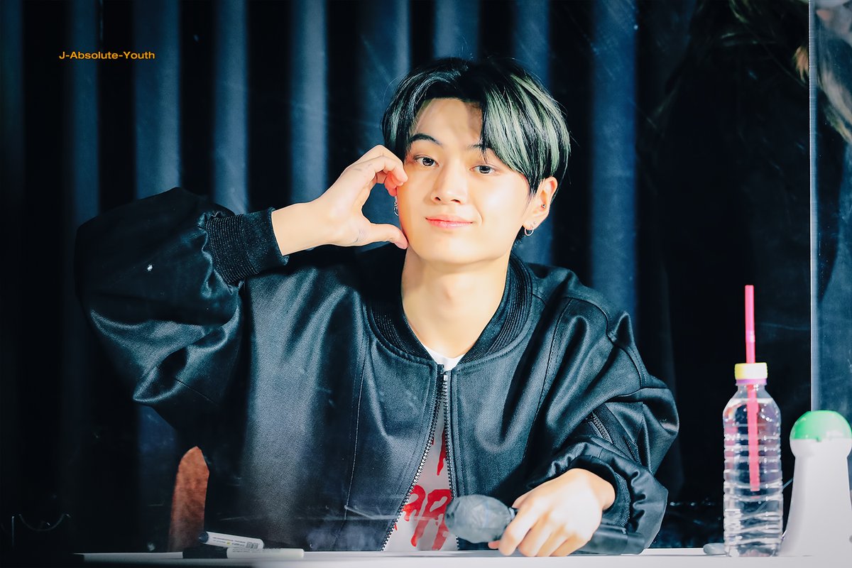 jabsoluteyouth's tweet photo. 내 인생에 필요한 네 가지... 니코틴 알코올 카페인 그리고
#ENHYPEN #JAY #엔하이픈 #제이 https://t.co/N5ldHsI3UI
