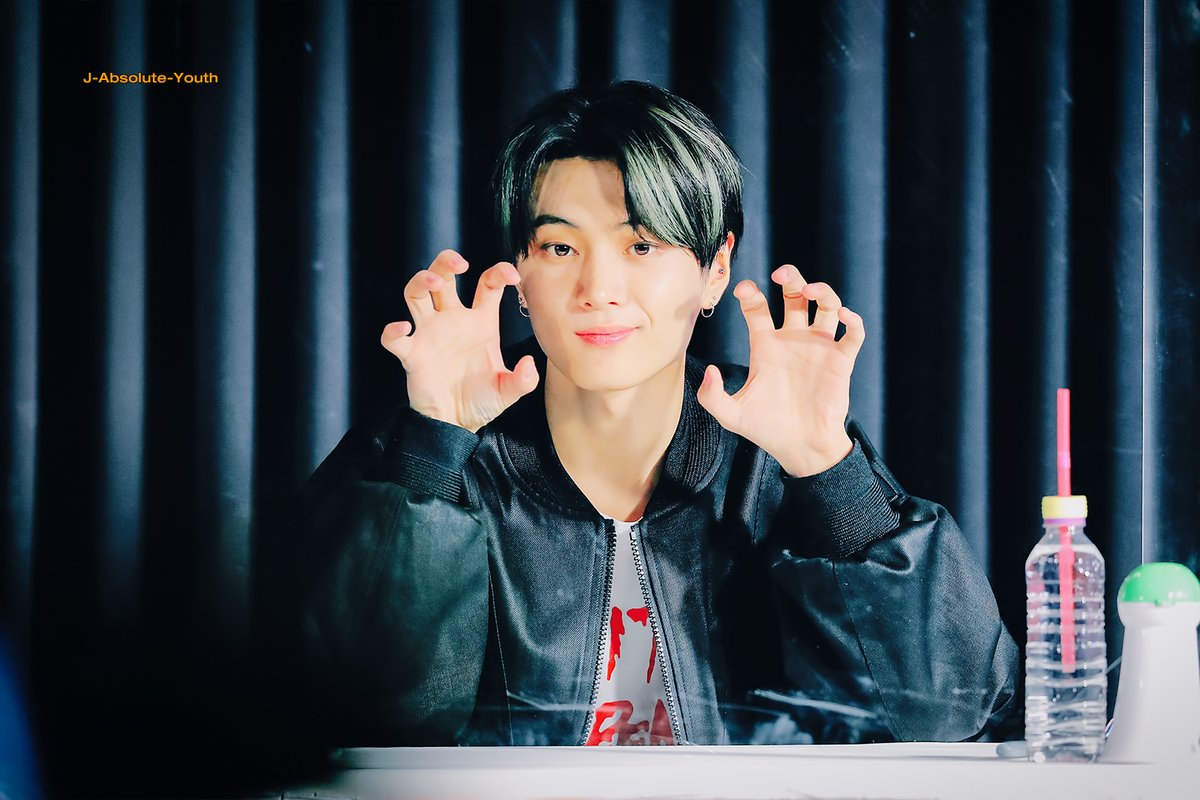 jabsoluteyouth's tweet photo. 내 인생에 필요한 네 가지... 니코틴 알코올 카페인 그리고
#ENHYPEN #JAY #엔하이픈 #제이 https://t.co/N5ldHsI3UI