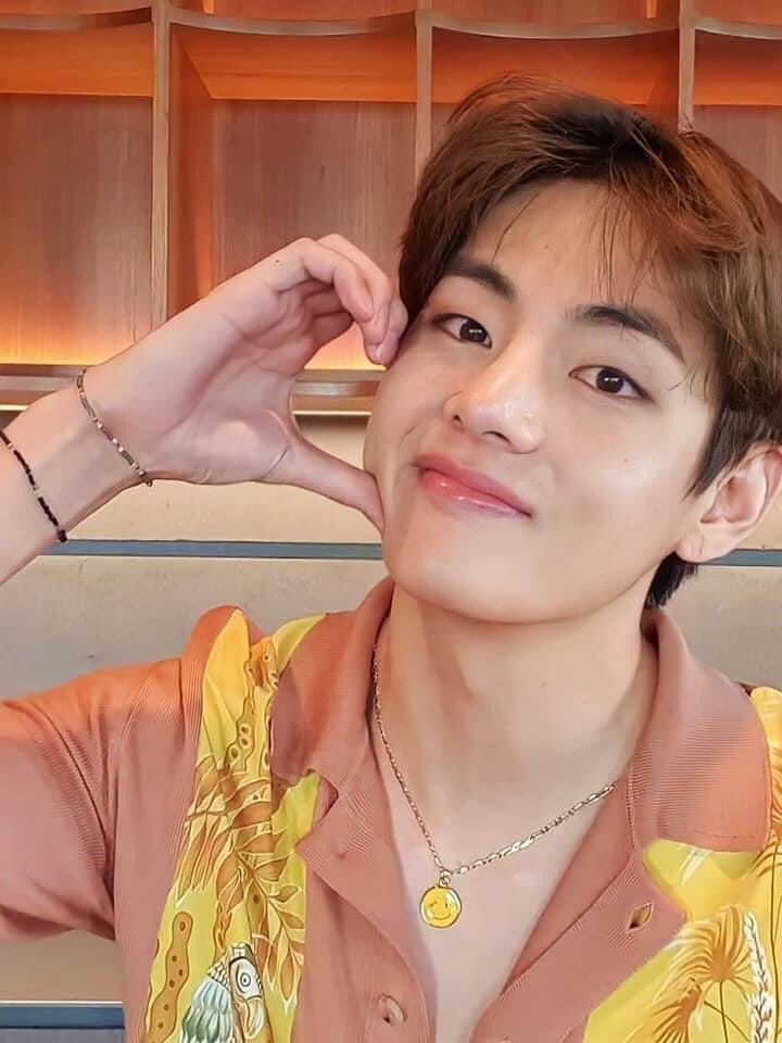 genesisrgr's tweet photo. 💜I love you more than yesterday and less than tomorrow💕🐻

#HappyBirthdayTaehyung #HappyTaehyungDay #HAPPYVDAY #WinterBear https://t.co/sXCU2lwmNE
