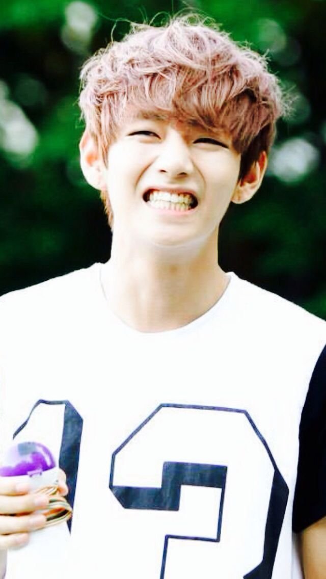 BTS_MagicShopEc's tweet photo. 🇪🇨ECU-ARMY🇪🇨

Hoy es el cumpleaños de nuestro hermoso y querido Taehyung 🥳🥳 ya saben que nosotros celebramos con full stream 💪

FELIZ CUMPLEAÑOS TAE 🎂🎂 le deseamos toda la felicidad del mundo 💜💜

#HappyBirthdayTaehyung 
#HAPPYVDAY 
#WinterMiracleV 
#SoulSingerV 
@BTS_twt https://t.co/S1ZKhCRlYr