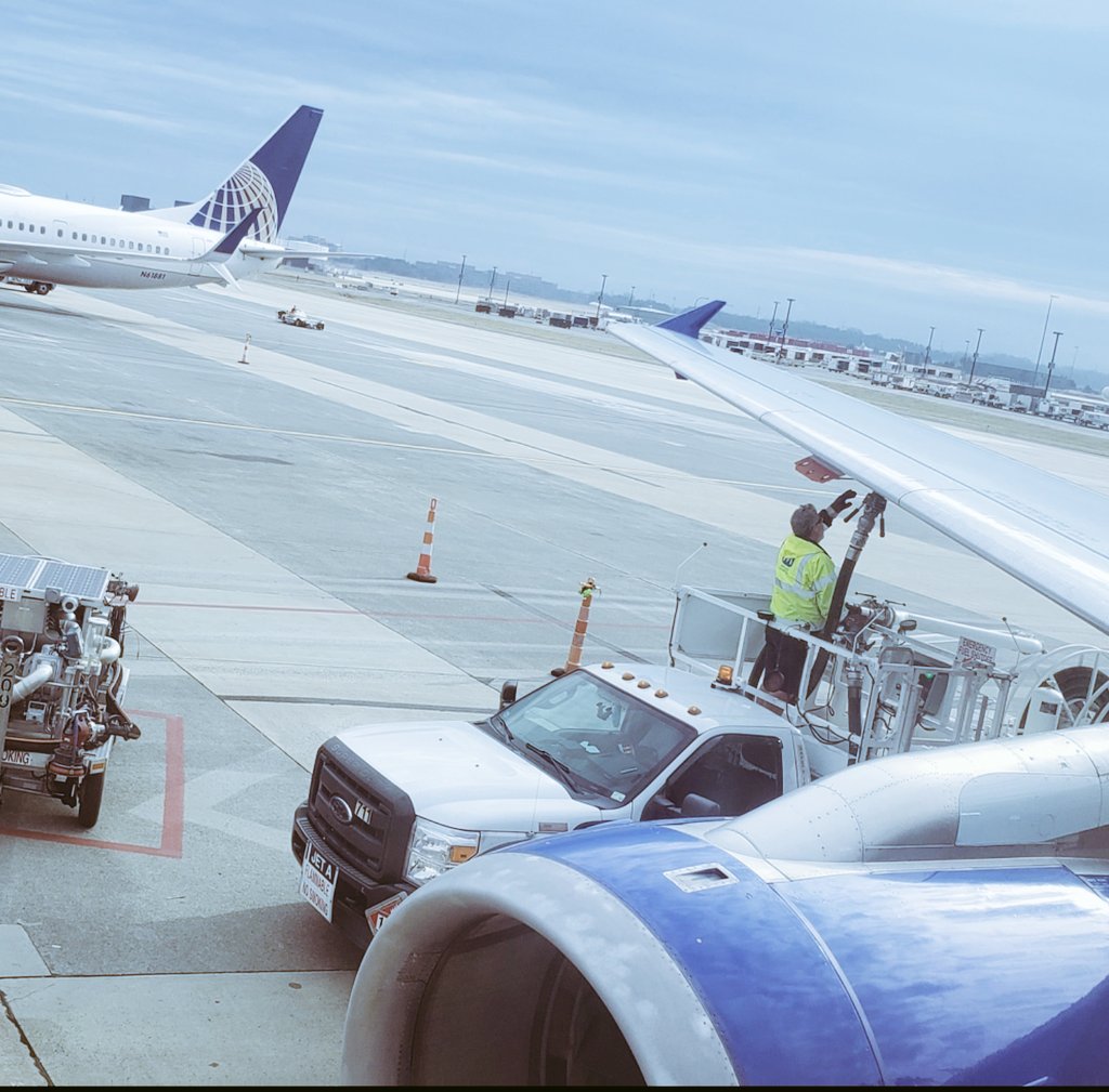 GAMMAGENTBABC's tweet photo. @united the gas truck just rolled up so we 'bout to fillUP then we can"get our getN on"
IAD2EWR...gotta love it 🤣😂😅 https://t.co/rzv23KDI8U