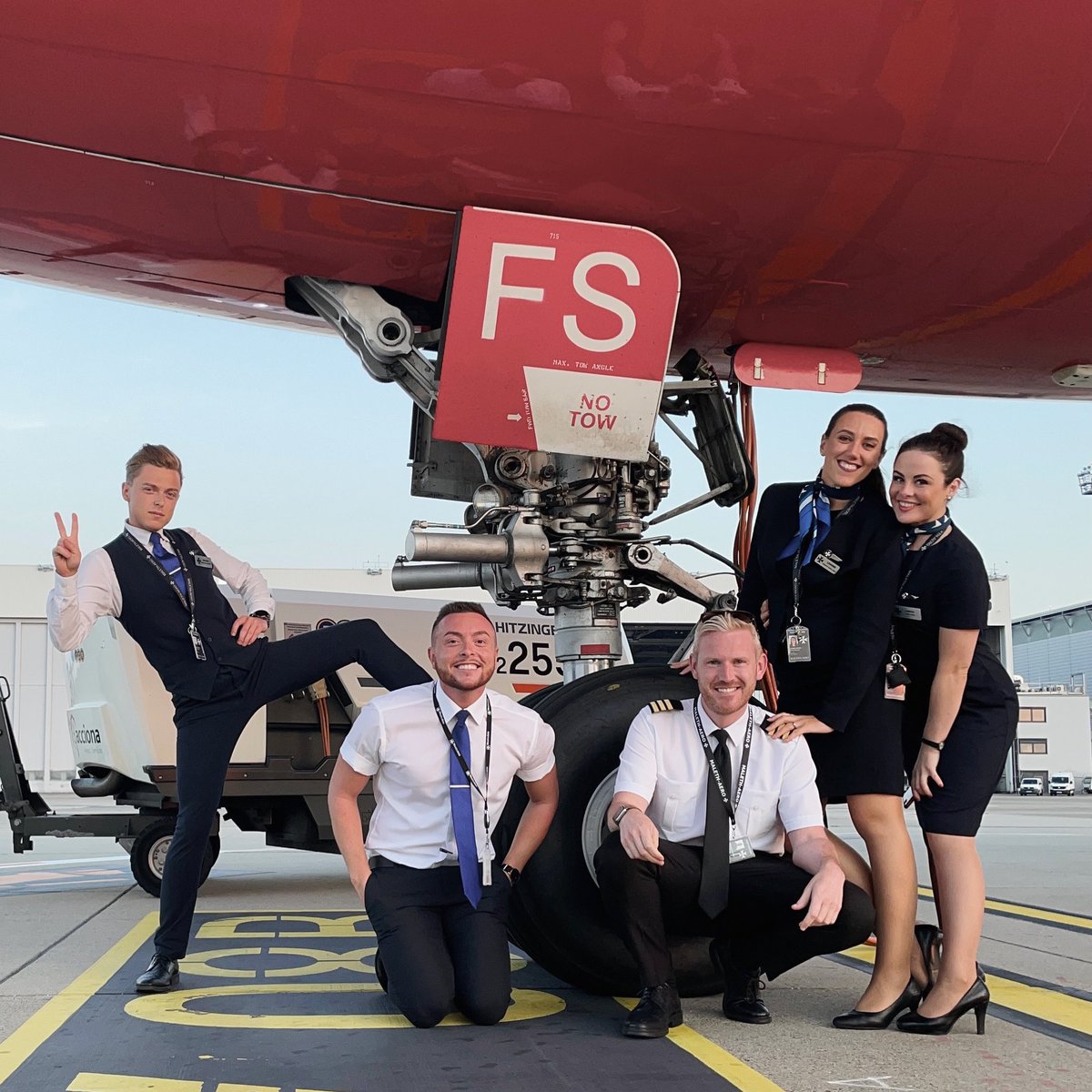 Our crew resource management doesn’t end when the flight does - our team members support one another to accomplish every mission safely and efficiently, and have a little fun post-flight too ✌️