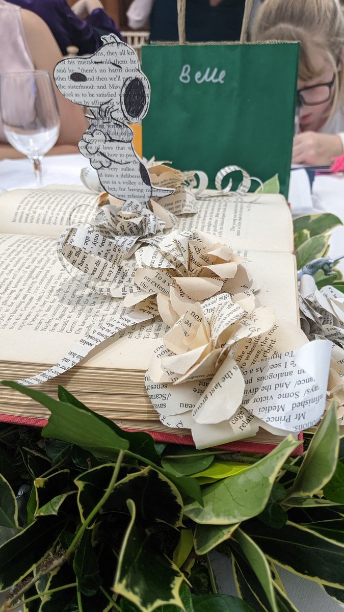 OakleyDW's tweet photo. @troyr2000 at a wedding today. Literary theme. This is our table decoration. Saw it and thought of you. x https://t.co/tjdA71uuQ8
