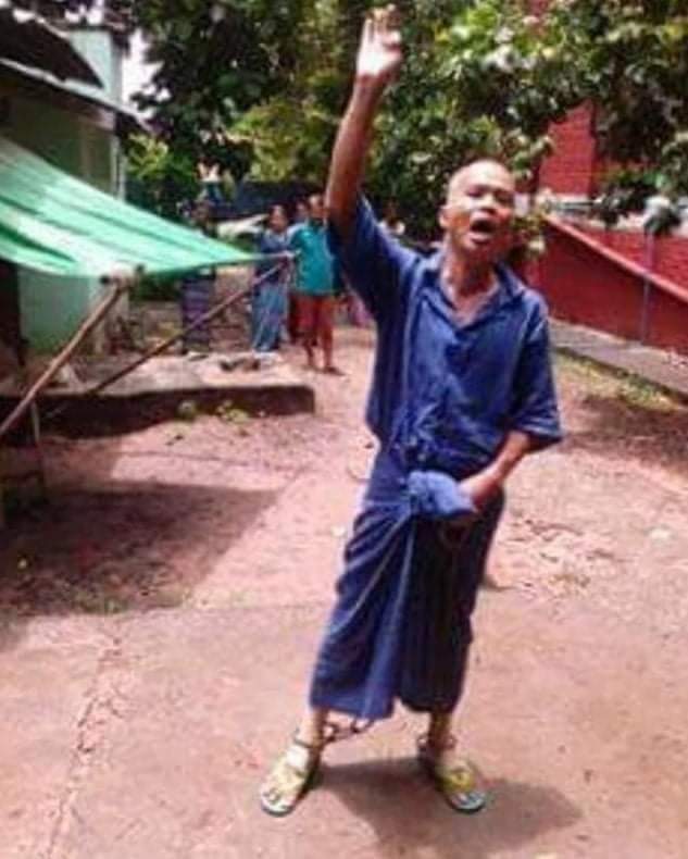 kayaprilnyein1's tweet photo. Ko Yan Naing Aung, executive member of Pyay University Students' Union, his father U Win Hlaing(a political activist) &amp; his brother Ko Shwe Phyo Aung were sentenced to 2 years in prison by Pyay Prison Court on Dec 28.
#ReleaseTheDetainees
#Dec29Coup
#WhatsHappeningInMyanmar https://t.co/J0rHTYkKzx