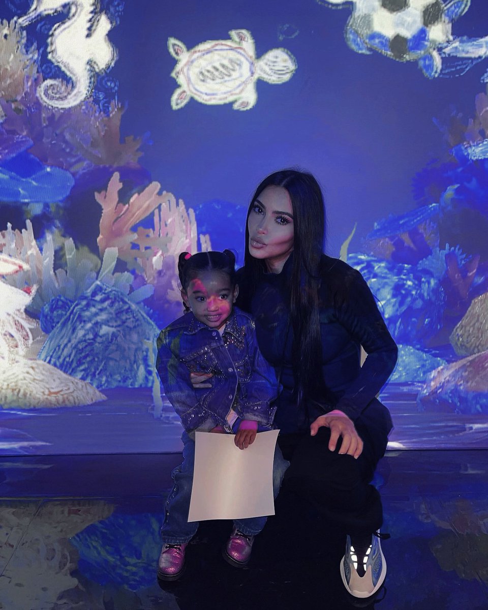 KimKardashian's tweet photo. Team Lab at the Asian Art Museum in San Francisco 🔥🌪🦄🛸✨🦄🐠🐟👾🤖🥶💗💯🌈 https://t.co/144Kt4LbhB