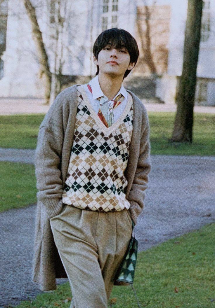 Alienxluv's tweet photo. Happy Birthday Bear🐻🍓
#TAEHYUNGDAY
#vday
#HappyTaehyungDay
#HappyBirthdayTaehyung
#winterbearday https://t.co/CzueAJtVIM