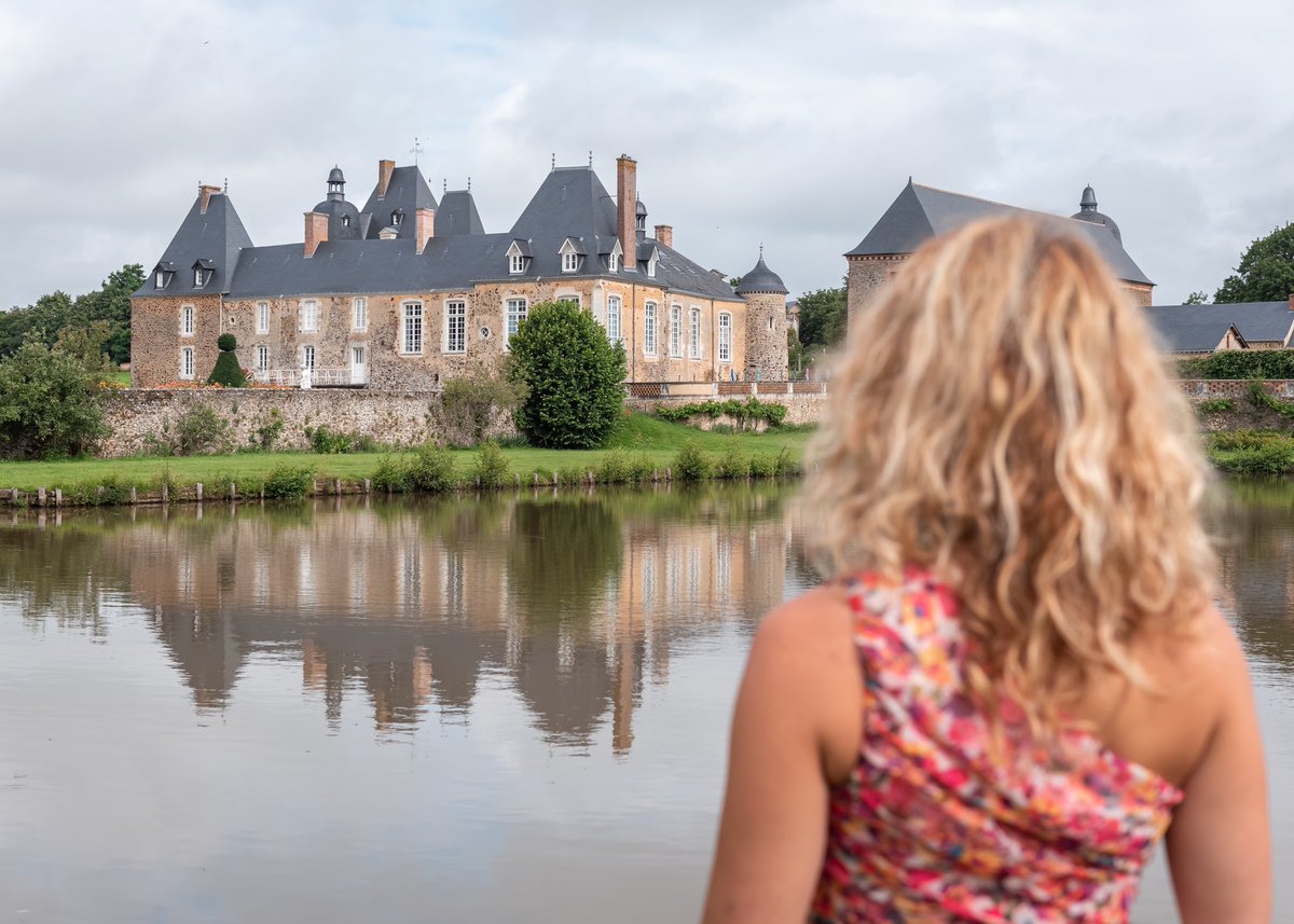 itinera_magica's tweet photo. Nouvel article de blog : l’art de vivre en #Mayenne, paradis des chevaux, des châteaux nichés au cœur du bocage et des villages empreints de douceur océanique. Pépites secrètes et saveurs au fil de l’eau… https://t.co/GxQujDyiJA #MagnifiqueFrance 📸 @Foehn_Photo https://t.co/d6eXbBGdje