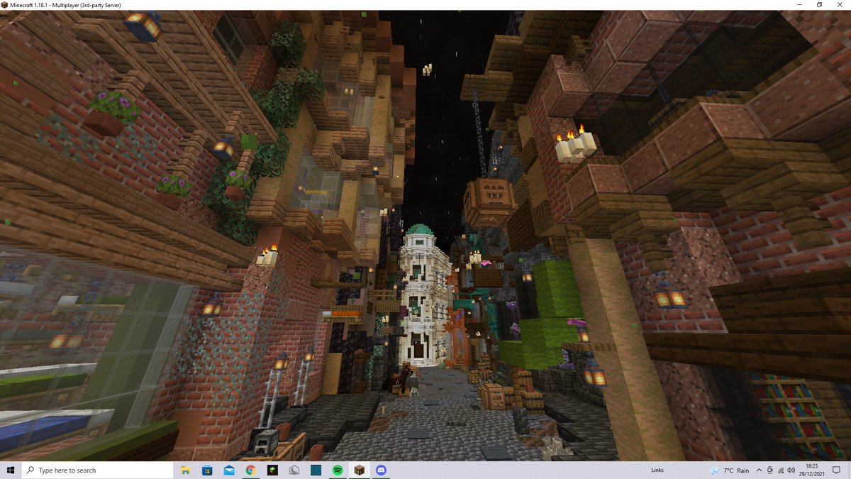 SirQuackJack's tweet photo. I live really close to York so its amazing to see Grians build. For those who don't know @GrianMC  took inspiration from a street in York. https://t.co/ymA2X1PbkR