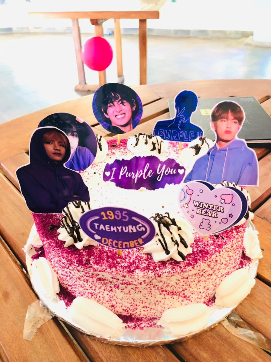 ArmyNadjin's tweet photo. 🎂🎉
#HAPPYVDAY 
#HappyBirthdayTaehyung
#WinterMiracleV 
#SoulSingerV
#SnowPrinceTaehyung #SweetTaeTaeDay #OurWarmGiftTaehyung #MillionReasonsToLoveTae #VOurGuidingLight #UniVersalIconTaehyung #StageCommanderV 
#TodayWeSingWithV
@BTS_twt Saengil chukhae taetae🐻🤎💜 https://t.co/jXklhQ8YQt