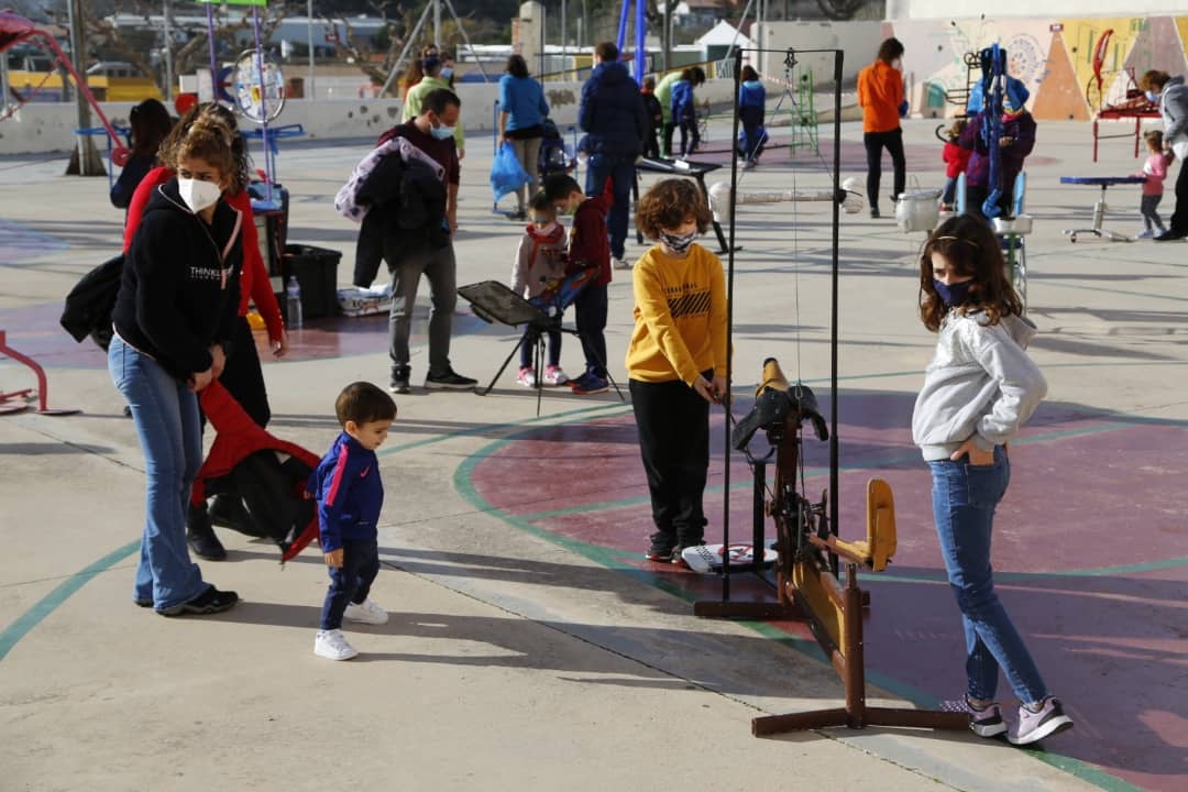 Alcover_Vila's tweet photo. [NADAL] 🔊🎊 Aquest dimecres 29 de desembre la pista de l'Escola ha acollit, durant tot el matí, la proposta " L'Animalada"!

➡️Una col·lecció de jocs de gran format, construïts amb material recuperat i reciclat, amb forma d'animals!🐵🐶🐸

#pinemovement @pin_alcover https://t.co/KK5xomvU5m