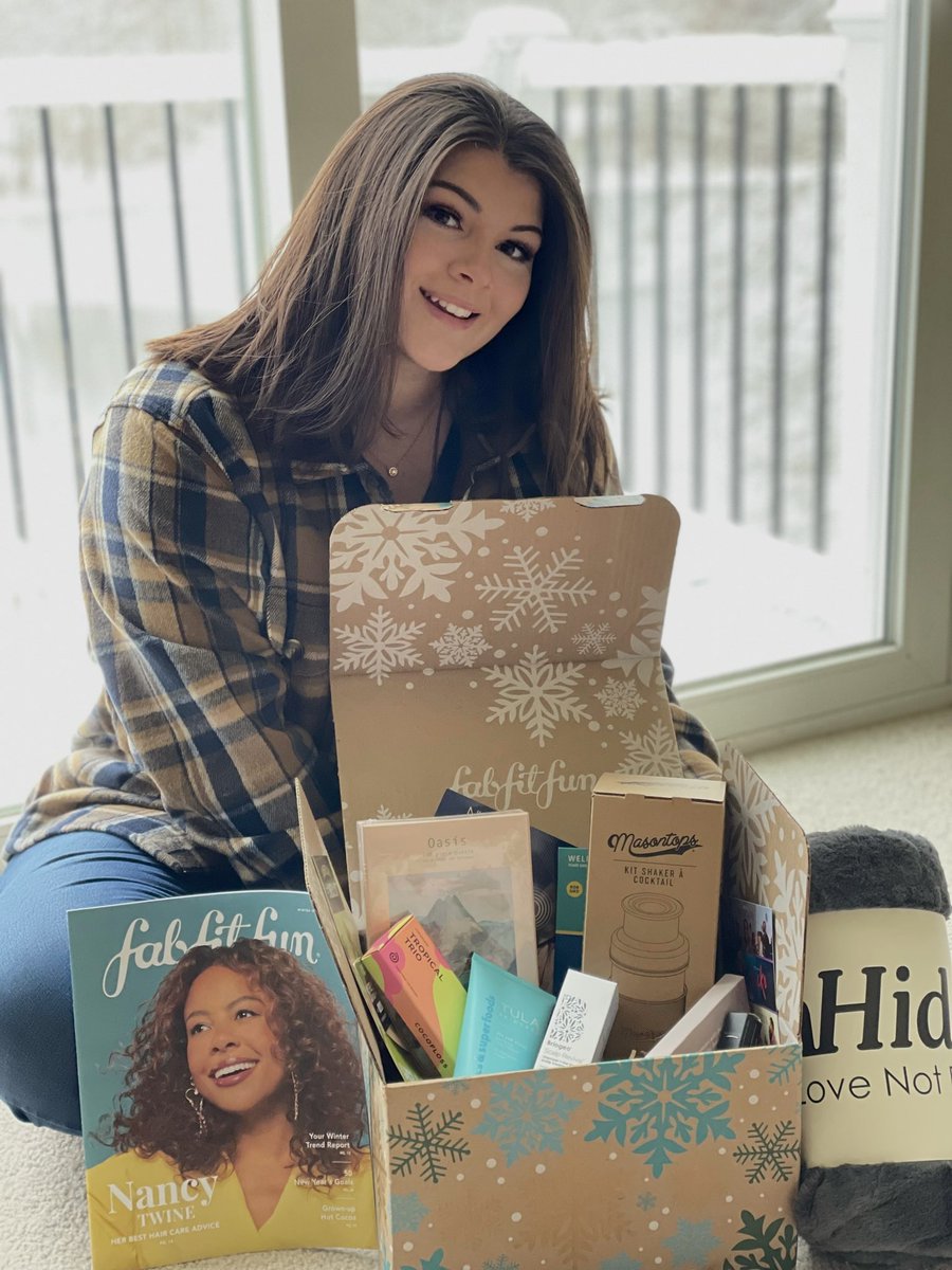 g_jatkowski's tweet photo. Thanks to @FabFitFun I was able to make it a wonderful Christmas and winter season for myself and my fam! I love the winter items, So excited for my next box! #fffgiveaway #fabfitfun #corazoncabo @CorazonCabo https://t.co/lGY660vlTt