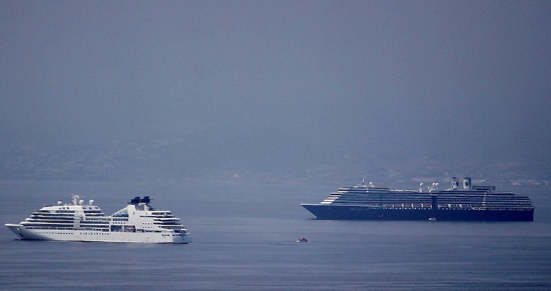 El puerto de Guaymas, Sonora, recibió un crucero en el que existe un brote activo de COVID-19, después de que autoridades mexicanas anunciasen que el país recibiría barcos turísticos respetando el reglamento de la OMS sinembargo.mx/29-12-2021/409…