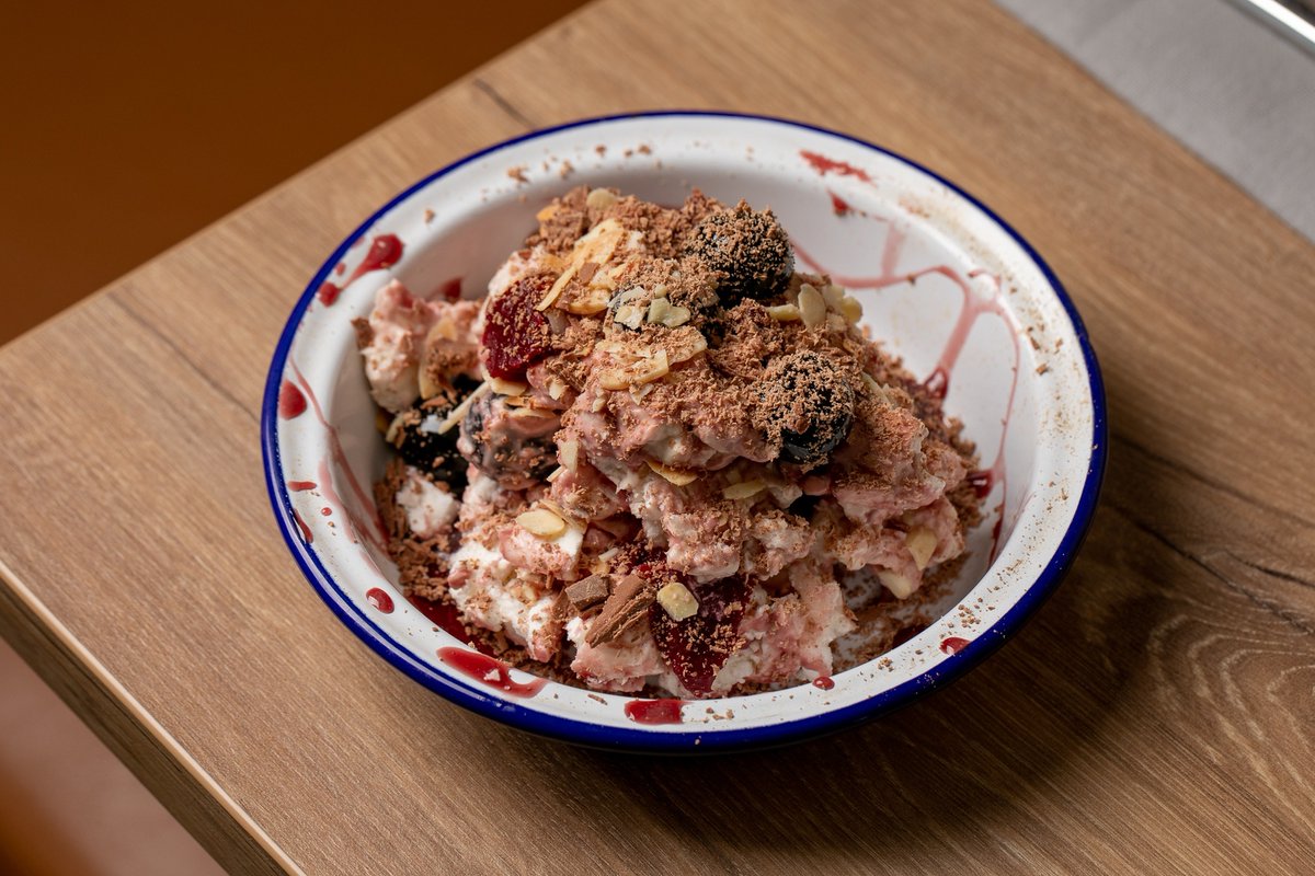 This delicious black forest Eton mess consists of layers of sweet vanilla meringue, cherry kirsch jelly,  toasted almonds, an intense black cherry &amp; smooth dark chocolate. The perfect treat for the winter holidays 🎆😋

baysidesocial.co.uk
