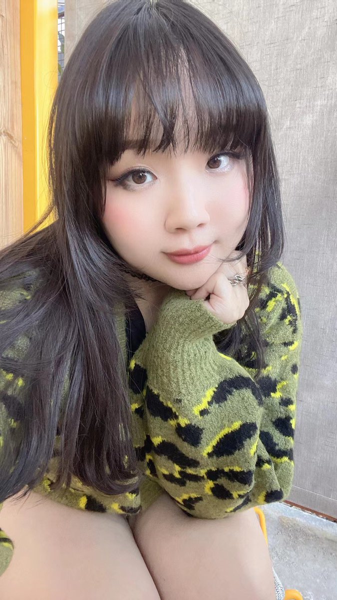 DrawWeiwei's tweet photo. My first vendor experience was so fun! Can't wait to do it again!💚🥰

You can also get my merch on: https://t.co/sIyLSXzFos ✨✨

#art #Artist #smallbusiness #etsy https://t.co/0VP259q4pb
