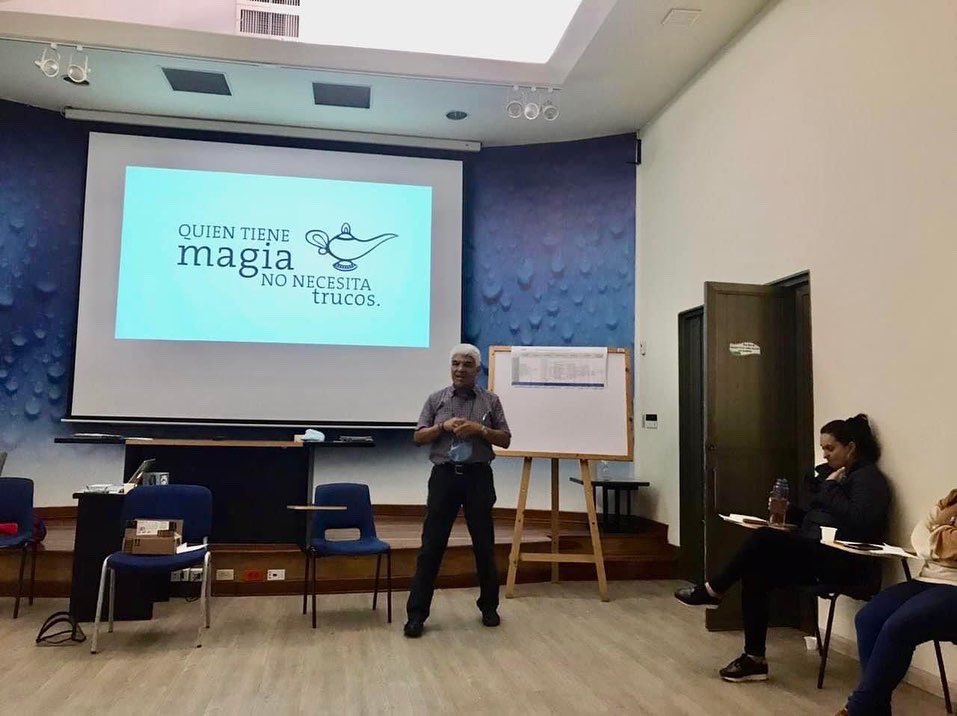 En Aguas de Manizales, facilitando el taller #10 de Entrenamiento y Desarrollo para la estrategia de socialización y empoderamiento de GRUPOS DE INTERÉS, fueron 120 participantes que a través del aprendizaje experiencial gamificado, logramos transferencias exponenciales.