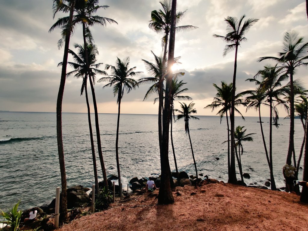 mairajul99's tweet photo. What a Sundowner experience !!! at #CoconutHill , a high cliff overlooking the glistening waters of the #IndianOcean and the untouched stretch of golden beach of #Mirissa
#SriLanka #Sundowner #beachlife https://t.co/BJVk2TzdD5