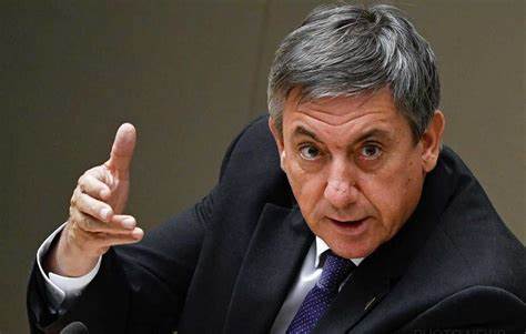 Opsporing verzocht.  minister van cultuur spoorloos verdwenen. #maatregelen