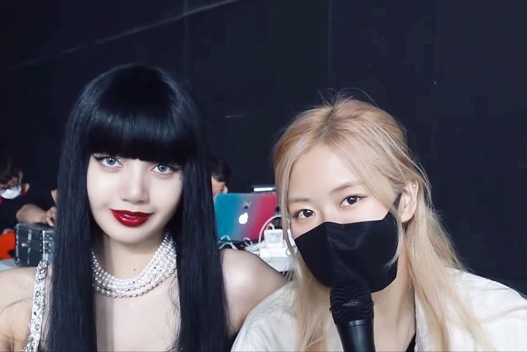 BPINKLATINO's tweet photo. ¡ROSÉ y LISA son el único acto femenino del Kpop que lograron estar y figurar en la lista semanal de Spotify de EE.UU. en 2021! 

#ROSÉ #로제 #LISA #리사 #BLACKPINK #블랙핑크 @BLACKPINK https://t.co/uv99LAW5NO