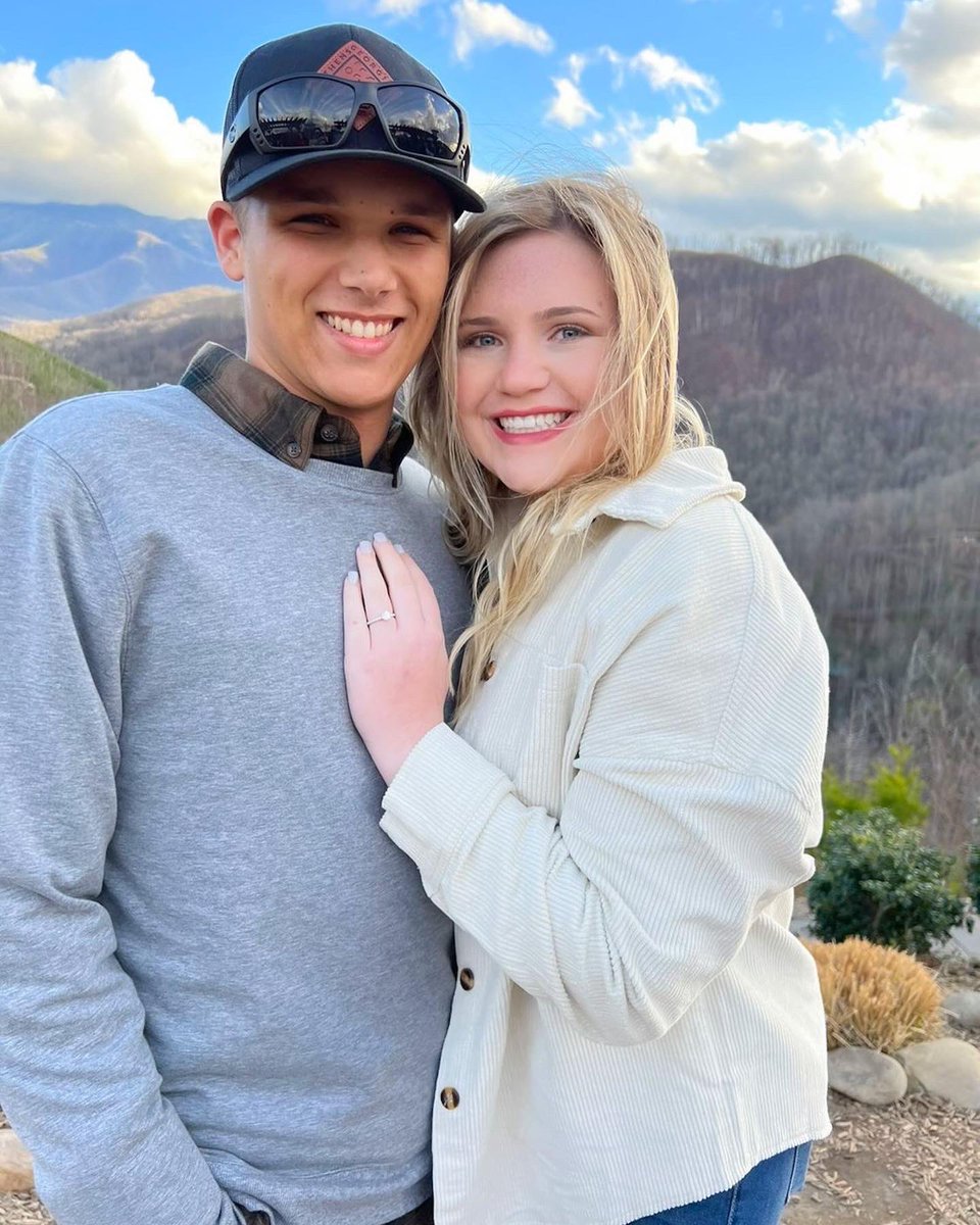 karahsolomon4's tweet photo. We’re getting married 💍💍 https://t.co/HTx8kjzZ40