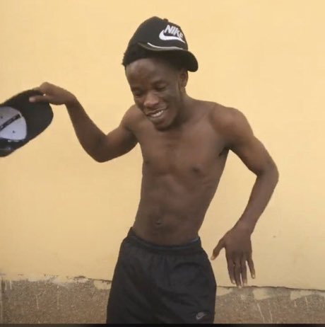 Atebubuwale's tweet photo. Aaaaaaaaaaaaaa 😭😭😭😭😭😭😭3wiase 3ya see this face self got girl to Chop no wonder @heisrema self Dey wan #10girls here to Chop mm)b) https://t.co/k1FEF25gCP