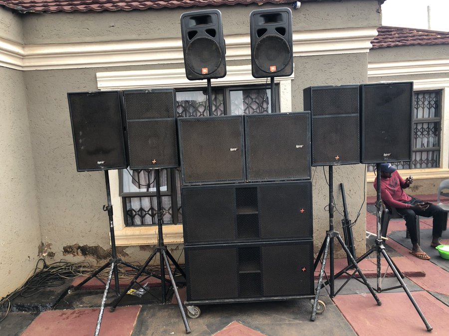 Magubane's tweet photo. I Just signed off #MunghanaTop50Hits for @Munghana massive New Year's eve party [On Air] Our Music Committee has lined-up some bombs ... do join us from 18:00 on the 31st. #🔥🔥🔥💣💣 https://t.co/lMzhWAPTvC