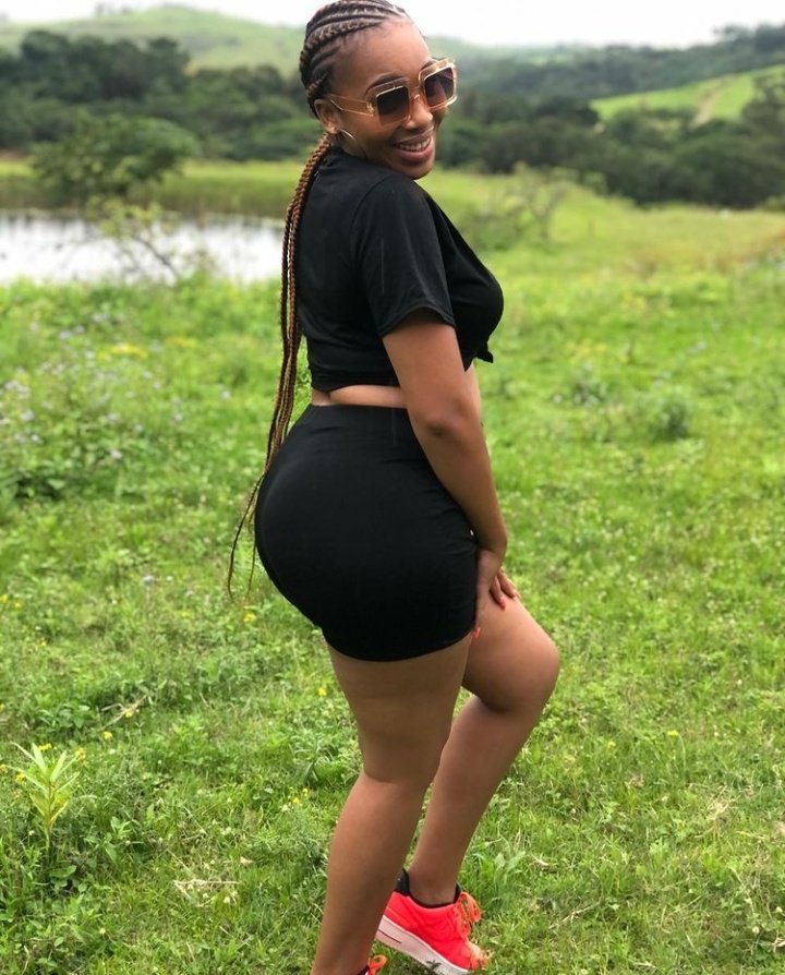 ShantelMpof's tweet photo. Greetings Zimbabwe, Africa and beyond. It has been long. I was on a tour around Zimbabwe this holiday. Umm Zimbabwe is amazingly beautiful, don't you dare to pay a visit. https://t.co/zMfvl1I1wz