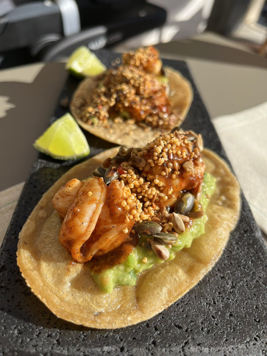 csanchaoria's tweet photo. Que maravilla tener un restaurante mexicano de referencia en Marbella. Todo espectacular en Mantarraya Max del gran @RobertoPuntoMX. https://t.co/9uKLoFA9e4