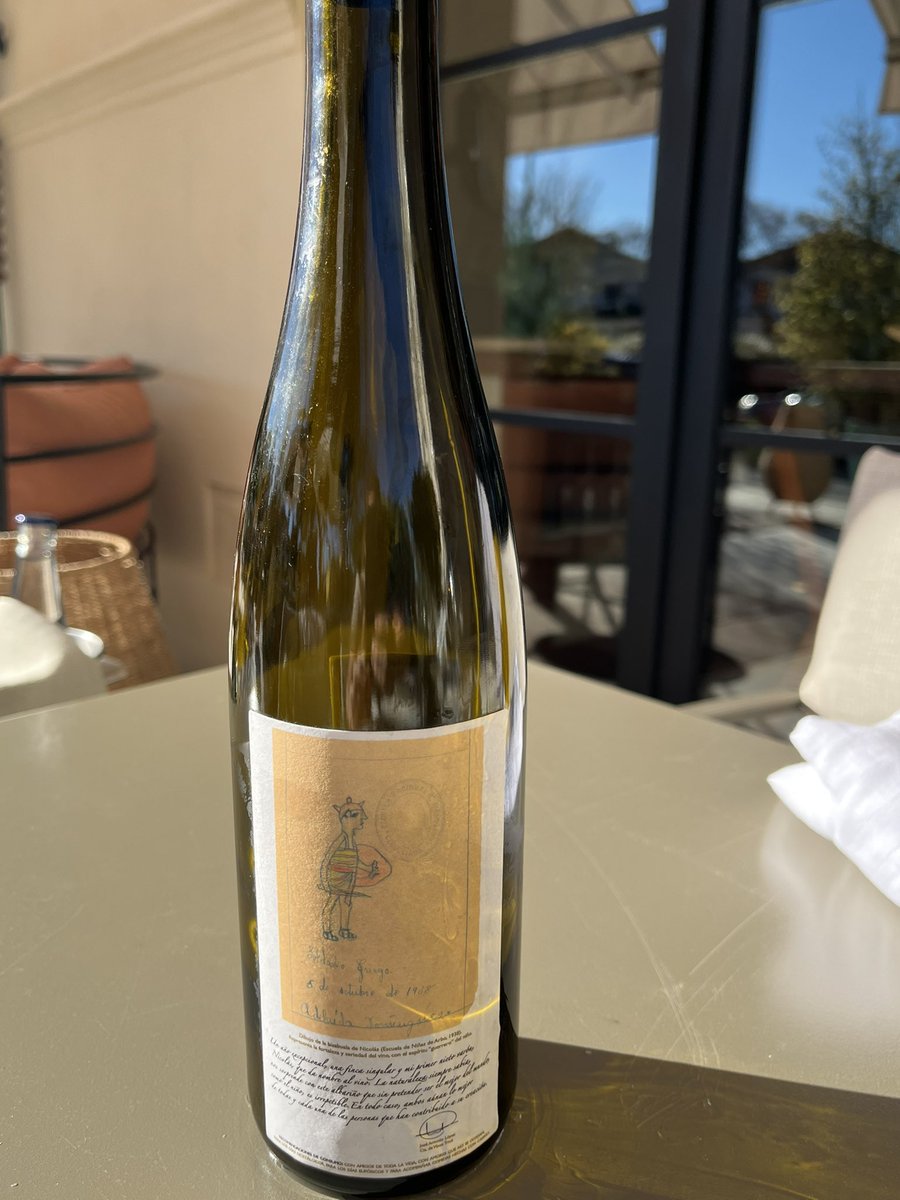 Y que bien ha acompañado a los 20 grados marbellíes este albariño, una maravilla. Nicolas de Tricó 2018, si pueden, compren.