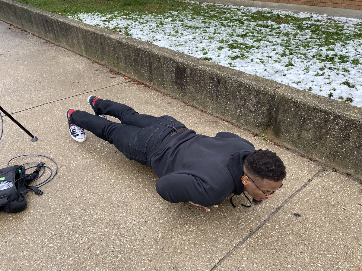 breannboswell_'s tweet photo. Working out at the end of 2021 vicariously through #TwitterlessCarlos #DiamondPushups https://t.co/ltmXNtVuoe