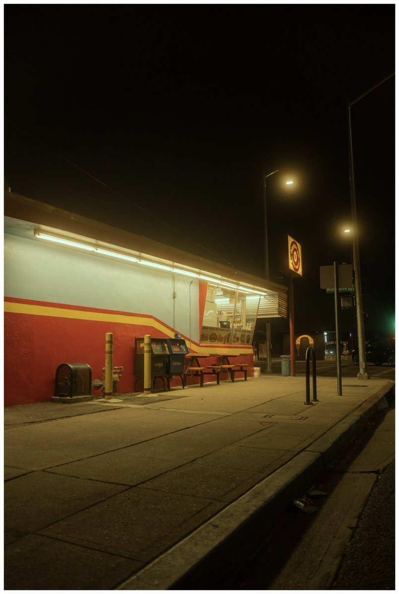 MotoCoast's tweet photo. Donut run. Shot on my @FujifilmX_US #xpro2 with the #18mmf2. @Tiffentweets 1/4 black pro mist filter. #fujifilm #fujilove #nightshots #donuts #burbank #tiffenfilter https://t.co/v9SDUJ2daM