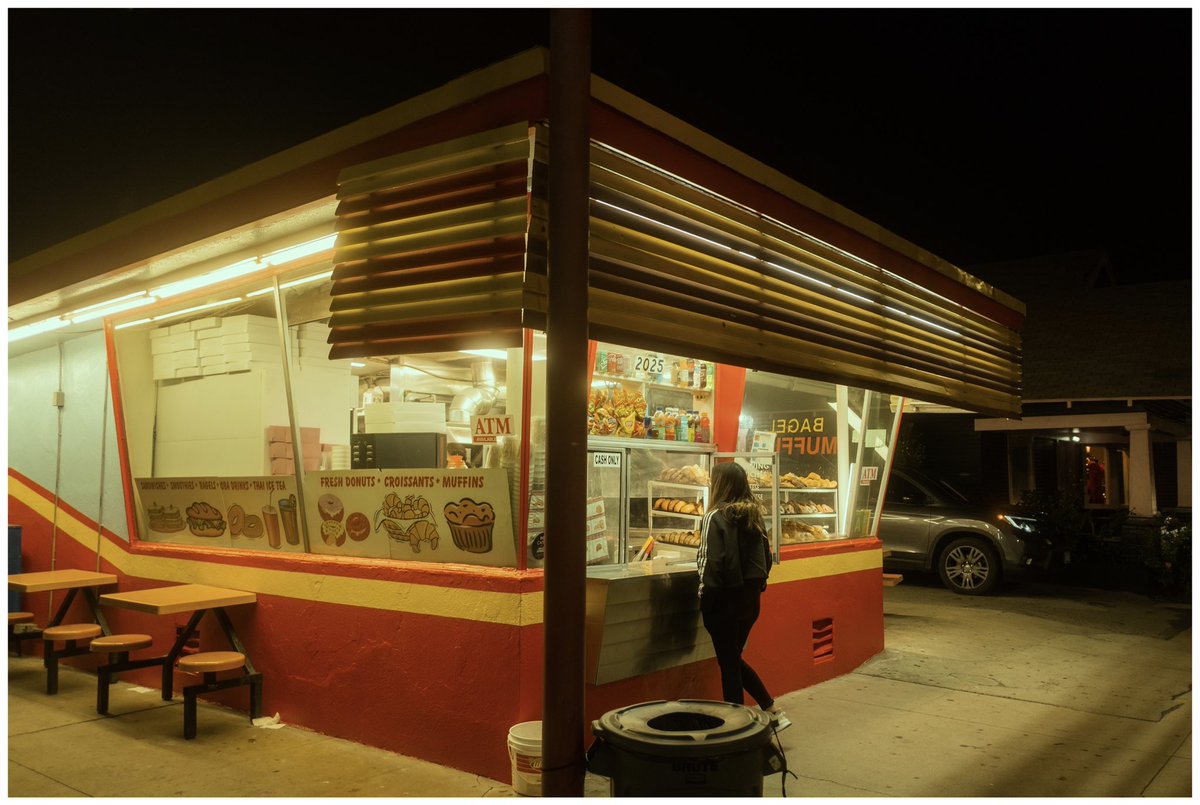 MotoCoast's tweet photo. Donut run. Shot on my @FujifilmX_US #xpro2 with the #18mmf2. @Tiffentweets 1/4 black pro mist filter. #fujifilm #fujilove #nightshots #donuts #burbank #tiffenfilter https://t.co/v9SDUJ2daM