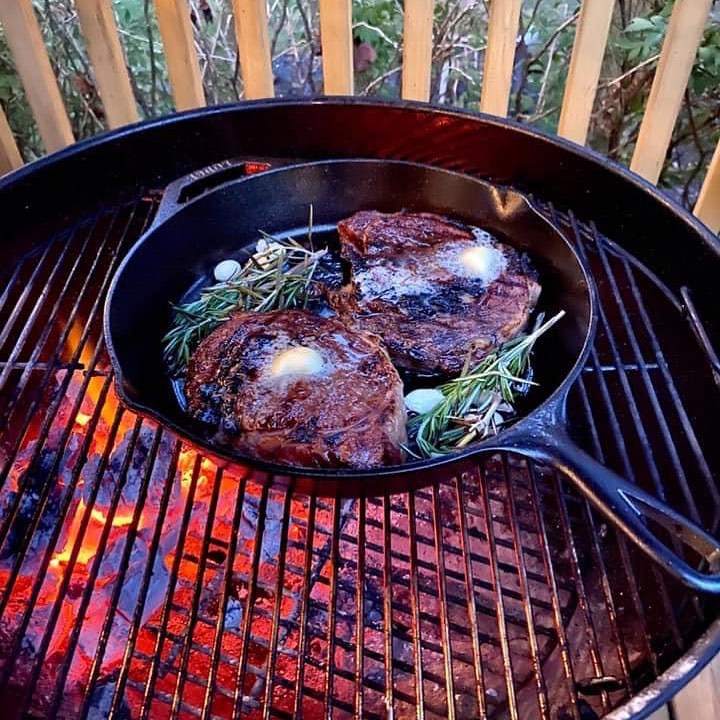 Steak with herbs and butter is the only thing getting us through the week. 

📸 : @neastgrillnchillin