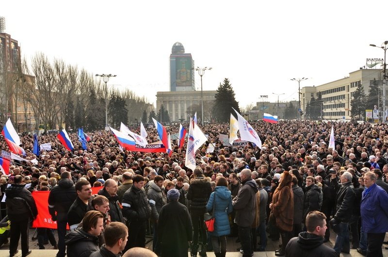 митинг 2014. митинг в мариуполе. митинг в донецке 2014. митинг в донецке. митинги 2014.