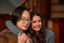 AlexKolbrunson's tweet photo. #QueDuroEsElAmor debo decir que es entretenida, al menos en esta peli tienen reacciones lógicas, también os digo que les dura muy poco. #Netflix https://t.co/mm10rAuiKV