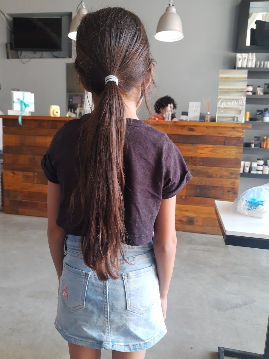 Confettiarg's tweet photo. Hoy salí a pasar calor pero para cumplir el propósito de mi nena. 
Fue a la peluquería porque quería donar su cabello, ella quería colaborar con alguien que sufriera cáncer.  
Charito, un orgullo para la mamá ❤️ https://t.co/k4QPG3J9fX