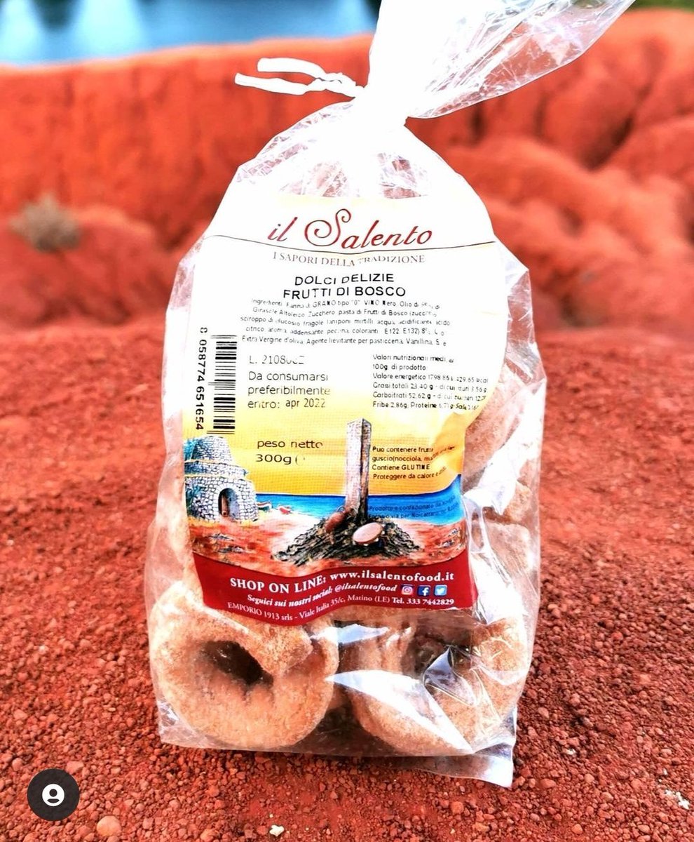 ilsalentofood's tweet photo. Le nostre delizie ai frutti di bosco 🍇sono veramente una cosa spaziale👩🏼‍🚀. Come la location di oggi: la famosa cava di bauxite  #otranto ⛱️ Sembra di essere sul pianeta rosso 👽 Per scoprire gli altri gusti andate sul nostro shop on-line 🛒 https://t.co/qLzoZYnhiL 🛒 #tradizioni https://t.co/k0j7a7tP67