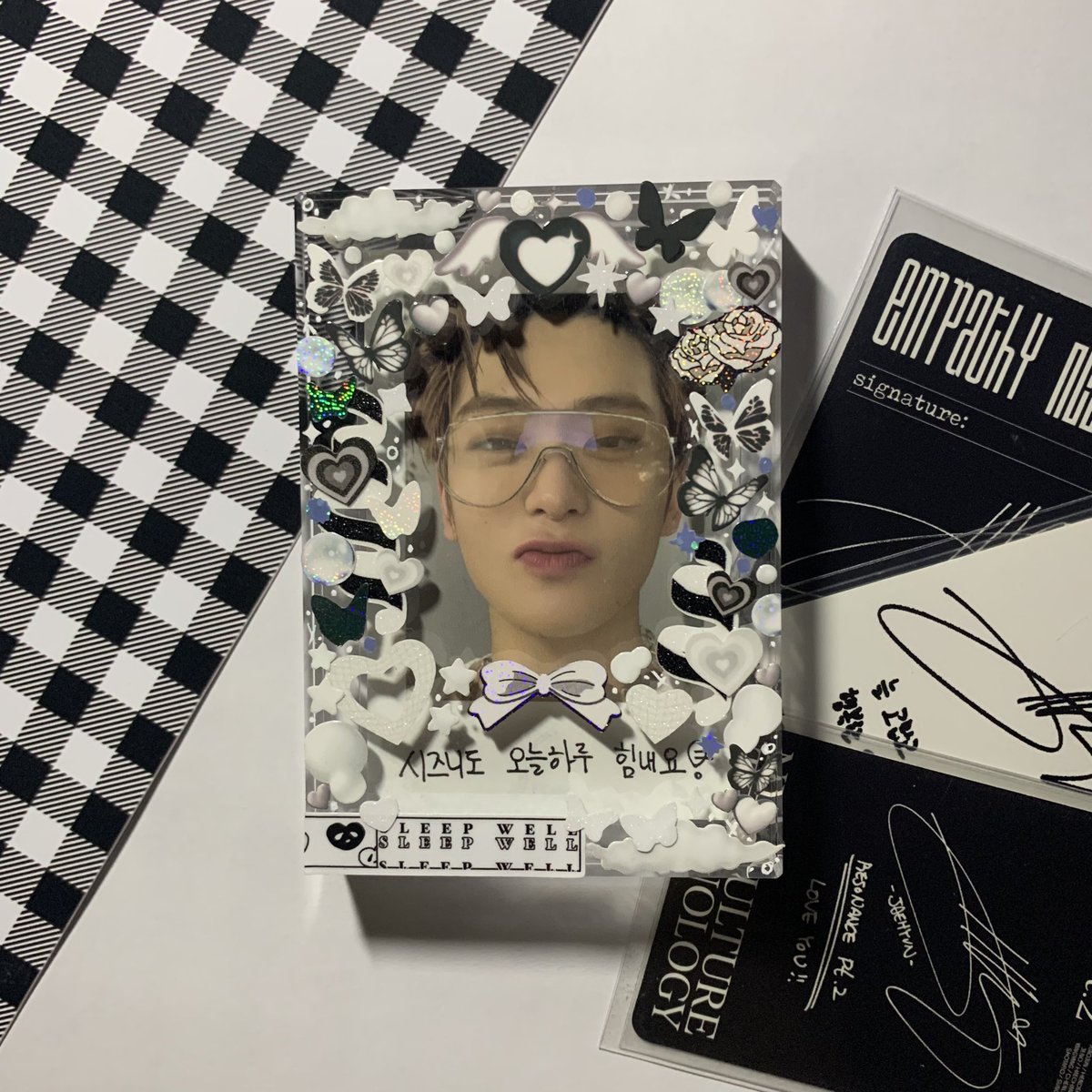 yeoljh's tweet photo. eloe 😍🥳☁️🦋 

what if qrt your fave pc purchase(s) of the year...

e2 aken 🤓 https://t.co/xNxc7hPNfN