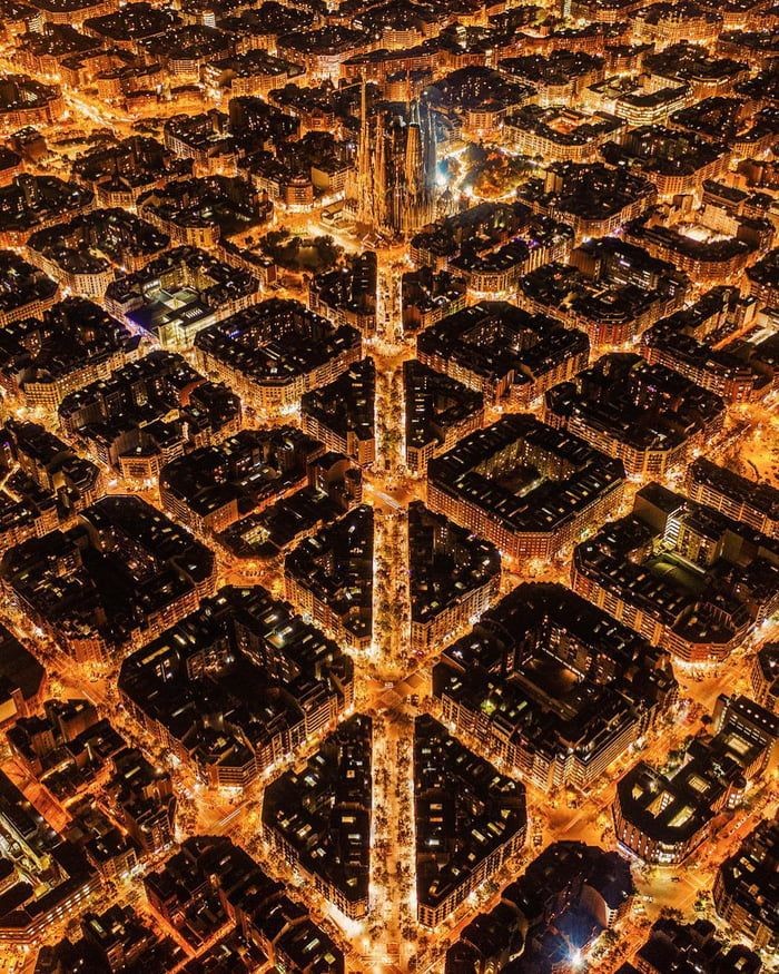 evrenseImerak's tweet photo. Barcelona'da Gece✨ https://t.co/bpdqdVCpVR