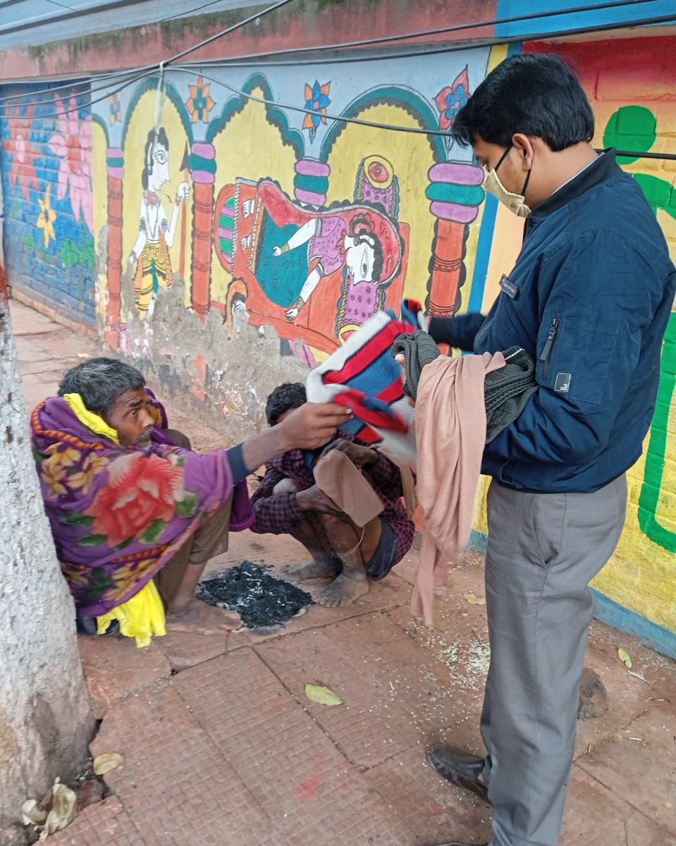 isunnynarayan's tweet photo. आज हमारे नारायण फाउंडेशन के द्वारा कुछ गरीब और वंचितो को ठंड के कपड़े बाँटे गए। 

मानवता के स्वयंसेवक बनने का प्रयास करे। 🙏

#NarayanFoundation
#NGO #SocialWork #HelpingHand https://t.co/BIkdNQ9acW