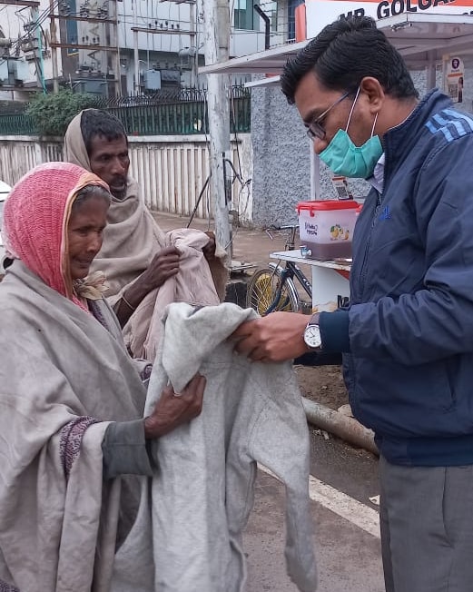 isunnynarayan's tweet photo. आज हमारे नारायण फाउंडेशन के द्वारा कुछ गरीब और वंचितो को ठंड के कपड़े बाँटे गए। 

मानवता के स्वयंसेवक बनने का प्रयास करे। 🙏

#NarayanFoundation
#NGO #SocialWork #HelpingHand https://t.co/BIkdNQ9acW