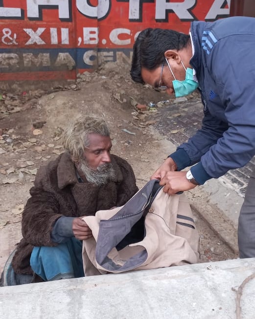 isunnynarayan's tweet photo. आज हमारे नारायण फाउंडेशन के द्वारा कुछ गरीब और वंचितो को ठंड के कपड़े बाँटे गए। 

मानवता के स्वयंसेवक बनने का प्रयास करे। 🙏

#NarayanFoundation
#NGO #SocialWork #HelpingHand https://t.co/BIkdNQ9acW
