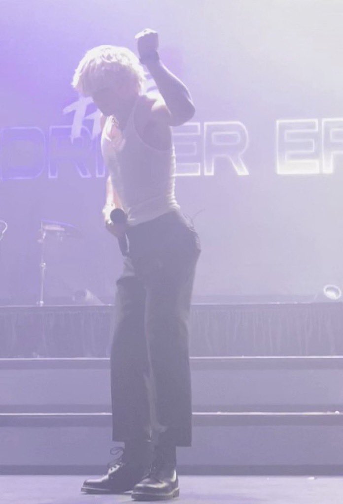 HAPPY BIRTHDAY TO ROSS THE BOSS LYNCH LOOK AT THAT ARCH BEAUTIFUL 