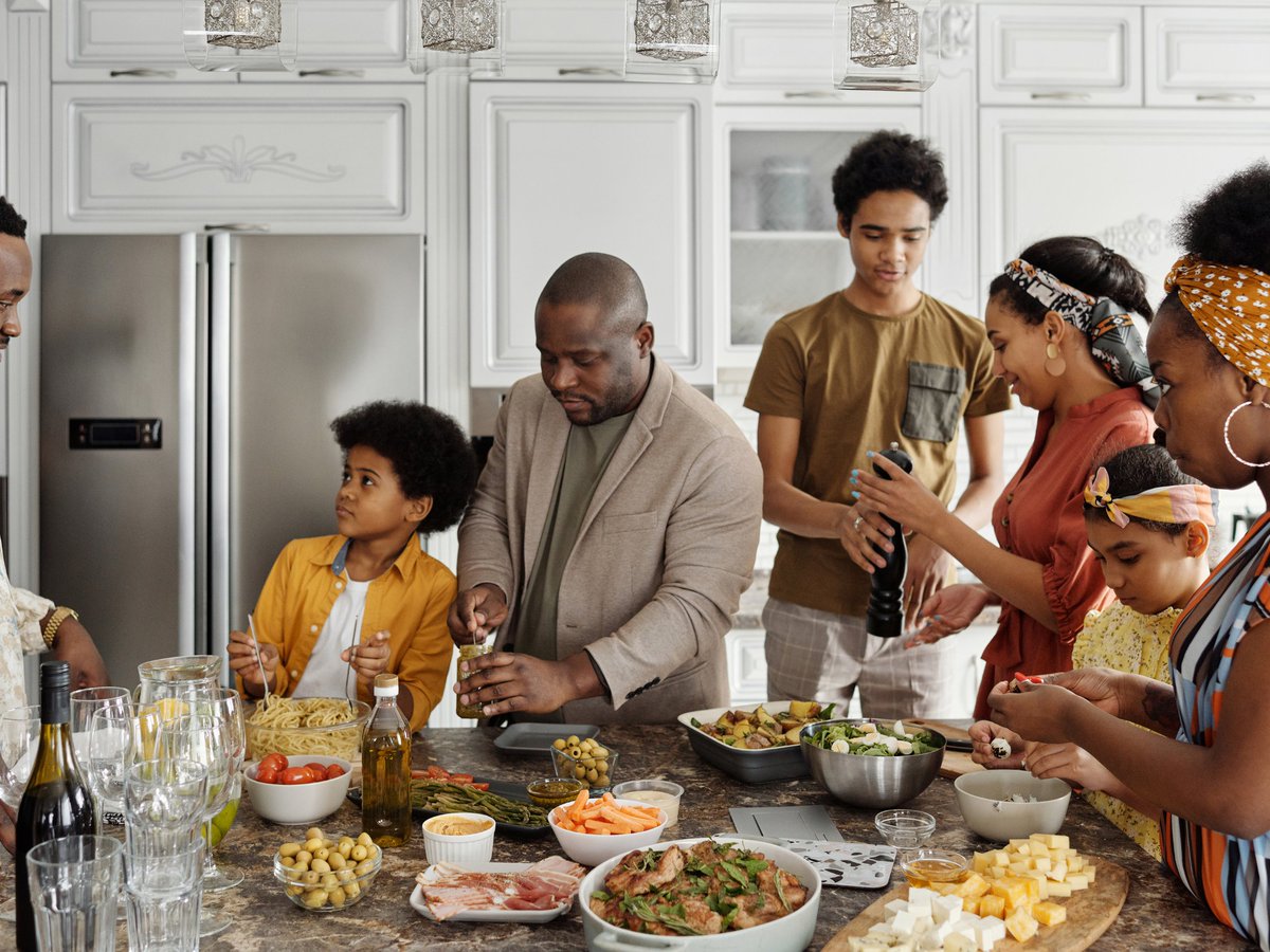 MA_CEAL's tweet photo. As we continue to gather with friends & family during this #HolidaySeason, let’s be sure we’re keeping our loved ones safe! Get #vaccinated & #boosted to help fight against the #COVID infection, & #gettested before meeting with others. Let's keep each other safe. #CombatingCOVID https://t.co/NrpzneOgAZ