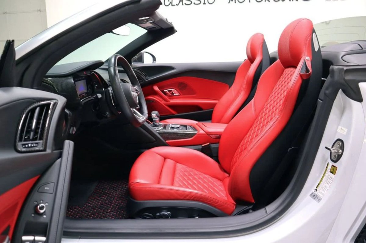 HighlineAutos's tweet photo. FOR SALE- 2018 Audi R8 V10 Plus Spyder, suzuka gray metallic/express red leather, 602hp V10, AWD, 5,405 mi, lots of carbon fiber $210,000
•
Call Scottsdale Sports & Classic Motorcars for info 480-596-1611 or visit https://t.co/V74IcS9rMB to shop #audi #r8v10plus #forsale #audir8 https://t.co/vZeRxCbV9s