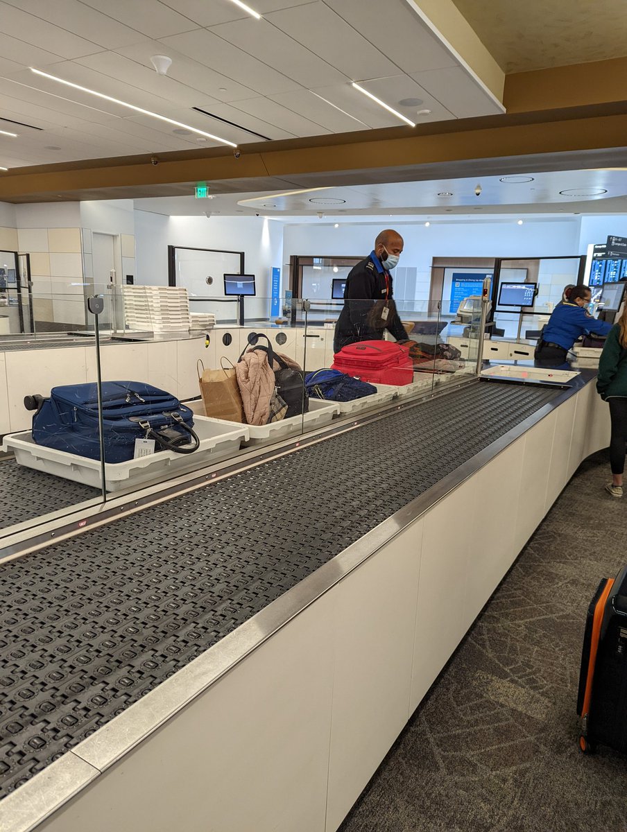 When #ai doesn't work and each bag is a suspect at #sfo. #trainingdata problems.